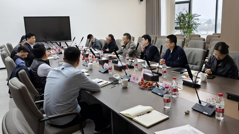 愛普控股召開春耕農(nóng)資保供穩(wěn)價(jià)現(xiàn)場(chǎng)會(huì)